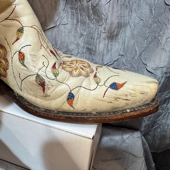 Lucchese Embroidered Boots for Women for sale | eBay Lucchese 1883 Womens 9B Cream Floral Embroidered Snip Toe Cowboy WesternBoots